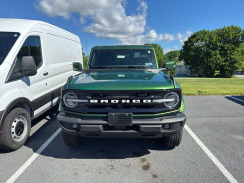 Certified 2025 Ford Bronco Outer Banks AWD/4WD image 2