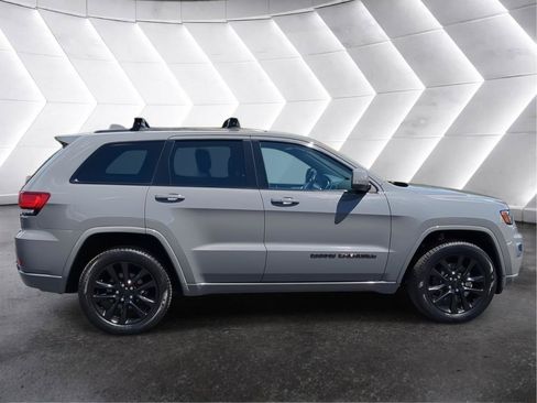 Used 2021 Jeep Grand Cherokee Laredo X AWD/4WD image 7
