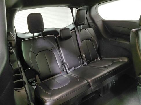 Certified 2025 Chrysler Pacifica Select FWD image 21