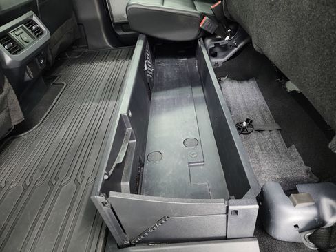 Used 2024 Ford F250 Lariat w/ Chrome Package image 40