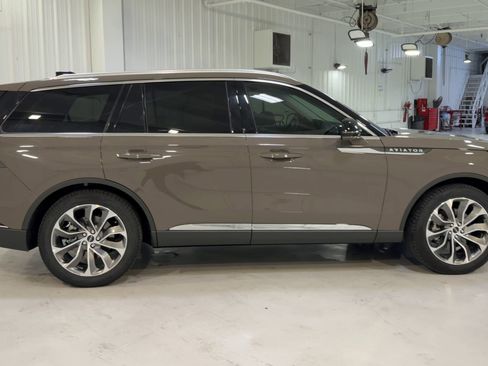 New 2025 Lincoln Aviator 2WD image 2