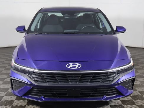 Used 2025 Hyundai Elantra SE FWD image 9
