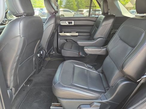 Used 2022 Ford Explorer Limited w/ Equipment Group 301A image 16