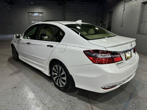 Used 2017 Honda Accord Touring image 3