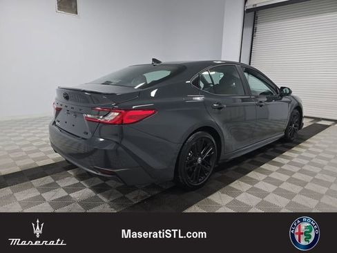 Used 2025 Toyota Camry SE image 3