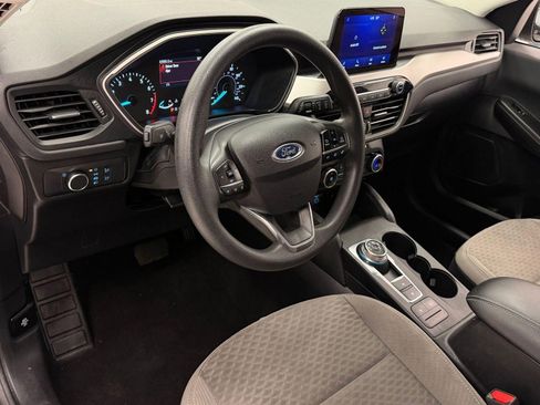 Used 2022 Ford Escape SE image 3