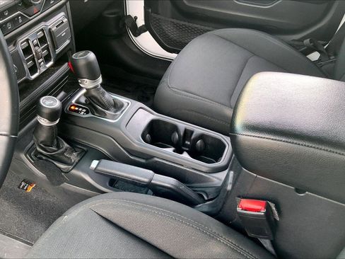 Used 2021 Jeep Gladiator Sport image 15