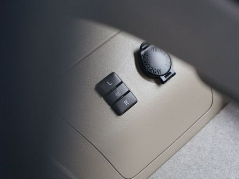 Used 2011 Toyota Prius Four w/ Navigation Pkg image 23