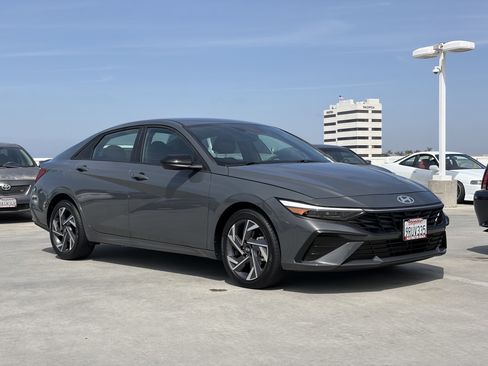 Used 2025 Hyundai Elantra Sport w/ Cargo Package FWD image 2