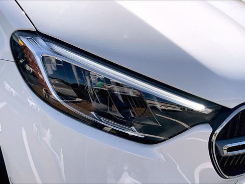 Used 2025 Mercedes-Benz GLC 300 4MATIC image 27