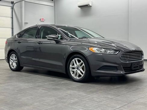 Used 2016 Ford Fusion SE FWD image 1