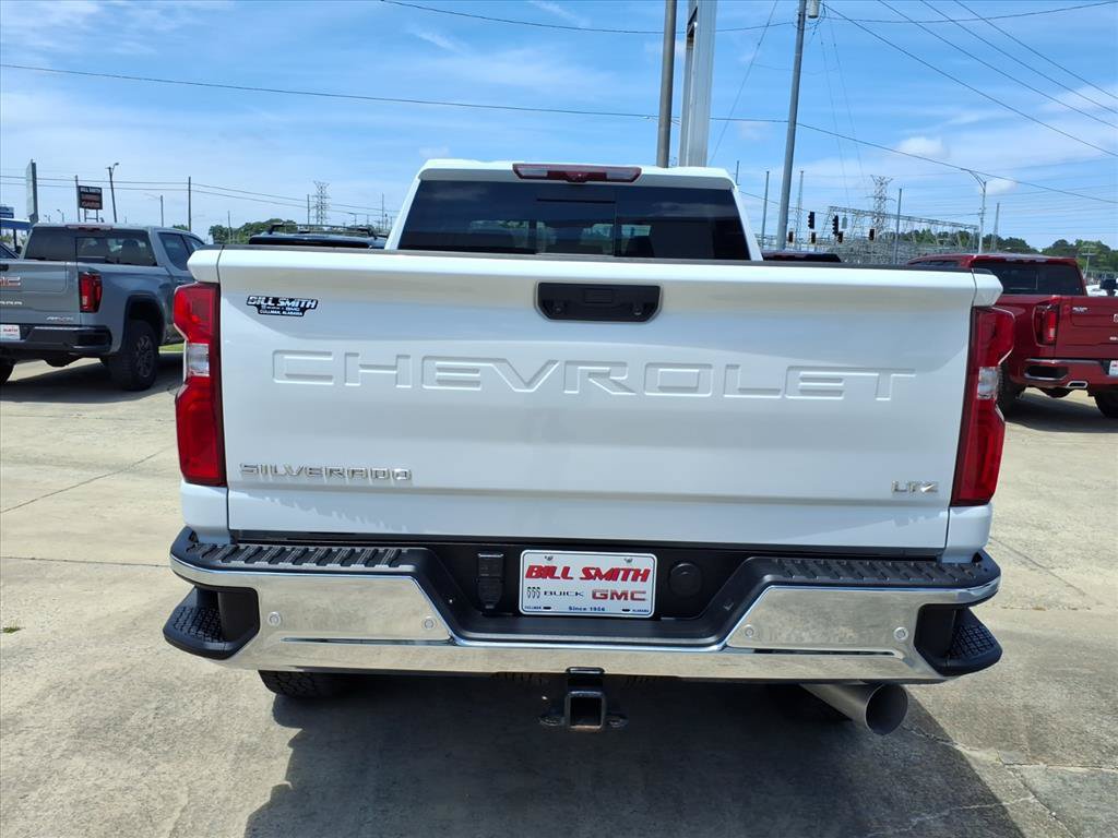 Used 2024 Chevrolet Silverado 2500 LTZ w/ LTZ Premium Package AWD/4WD image 6