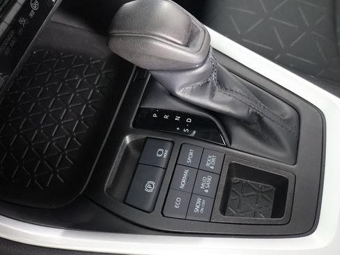 Used 2022 Toyota RAV4 XLE w/ Convenience Package AWD/4WD image 49
