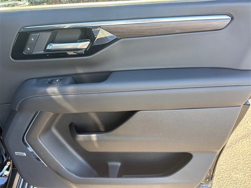 New 2026 Chevrolet Suburban LT w/ Comfort Package image 17