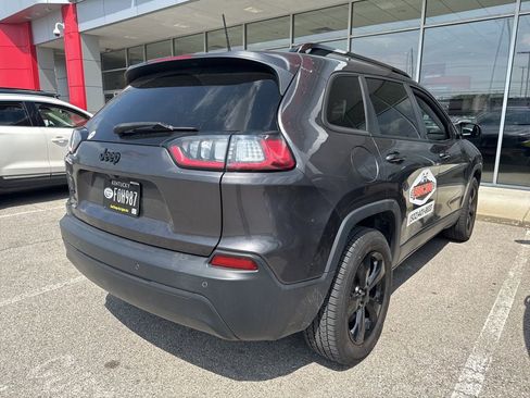 Used 2019 Jeep Cherokee Latitude Plus image 3