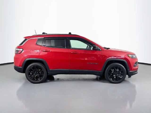 Used 2023 Jeep Compass Latitude AWD/4WD image 8