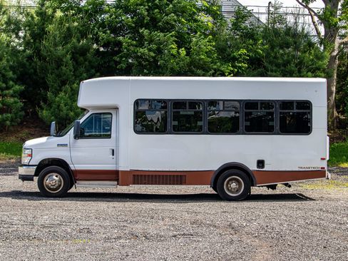 Used 2014 Ford E-450 and Econoline 450 Super Duty w/ Shuttle Bus Prep Package RWD image 4