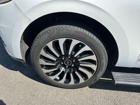 Used 2022 Lincoln Navigator Black Label image 8