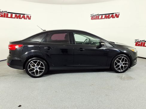 Used 2017 Ford Focus SEL image 3