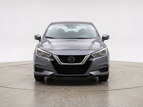 Used 2025 Nissan Versa SV image 2