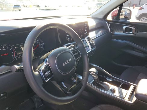 Used 2023 Kia Sorento LX image 18
