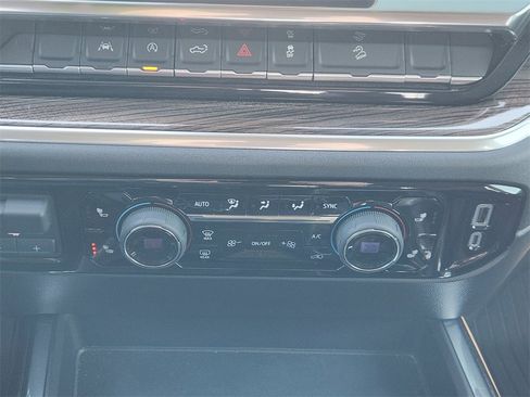 Used 2025 Chevrolet Silverado 1500 LT Trail Boss w/ Convenience Package II image 18