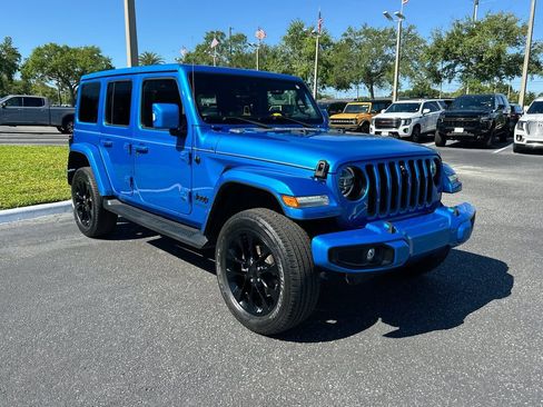 Used 2022 Jeep Wrangler Unlimited Sahara AWD/4WD image 3