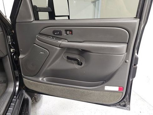 Used 2004 GMC Sierra 2500 SLT w/ Heavy-Duty Power Package image 31