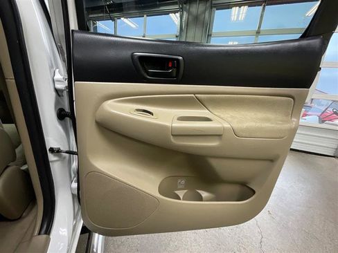 Used 2010 Toyota Tacoma PreRunner image 23