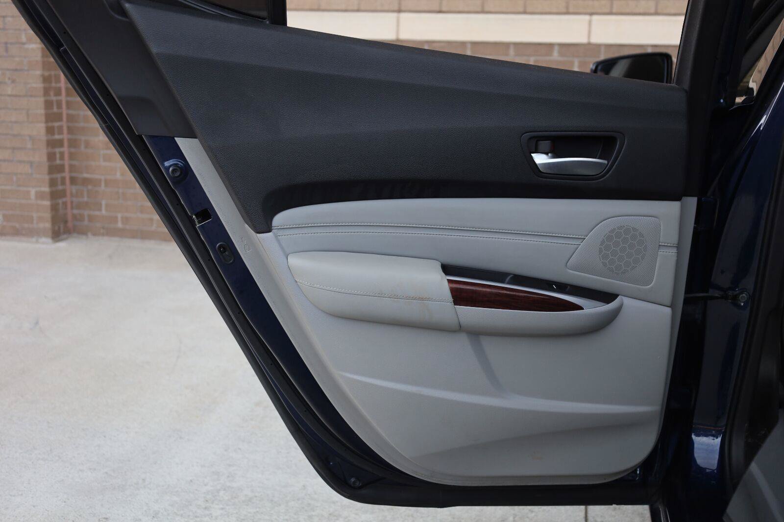 Used 2015 Acura TLX w/ Technology Package FWD image 19