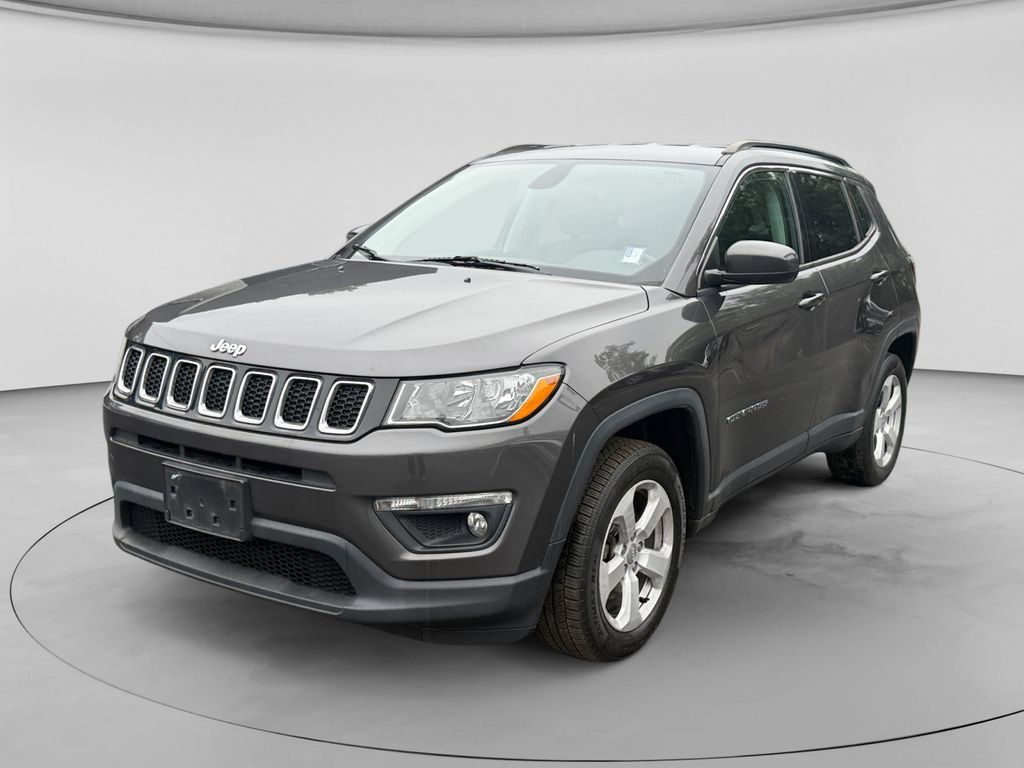 Used 2018 Jeep Compass Latitude w/ Popular Equipment Group AWD/4WD image 1