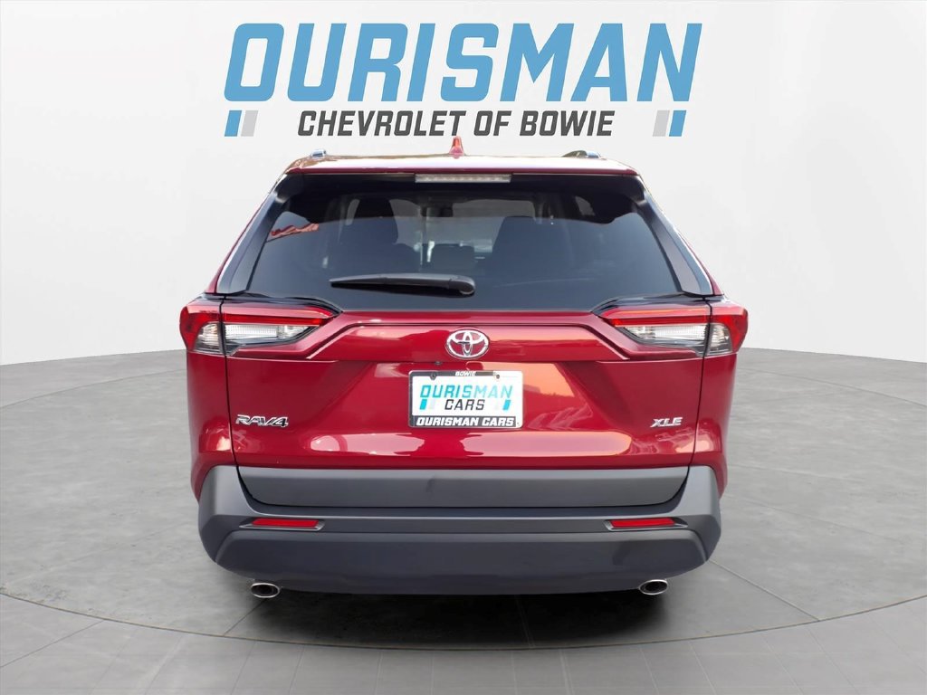 Used 2023 Toyota RAV4 XLE w/ Convenience Package FWD image 4