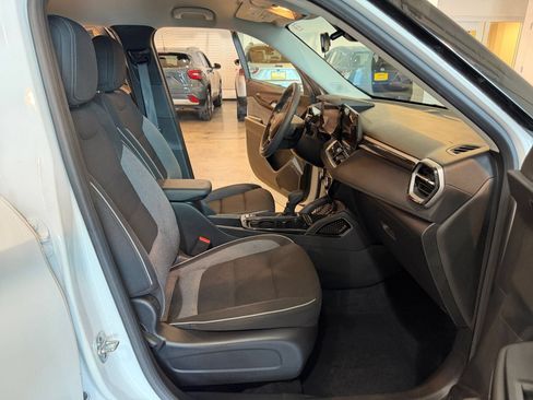 Used 2025 Chevrolet TrailBlazer LT FWD image 35