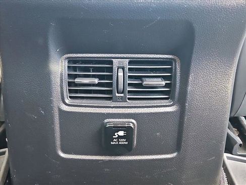 Used 2017 Nissan Titan SL w/ Chrome Package image 16