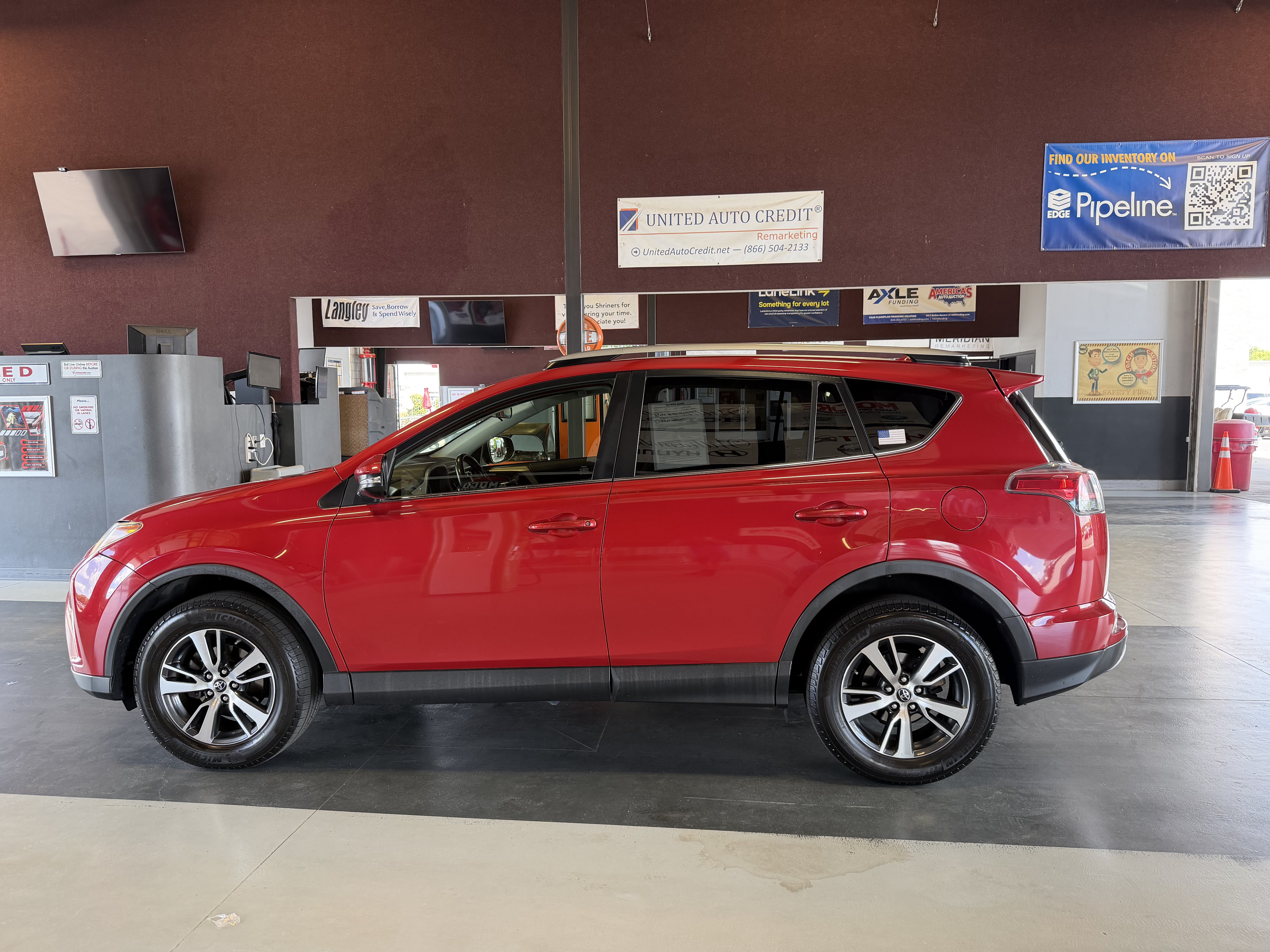 Used 2017 Toyota RAV4 XLE w/ Carpet Mat Package AWD/4WD image 11