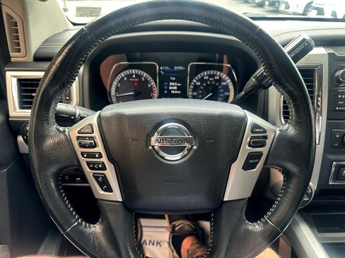 Used 2019 Nissan Titan PRO-4X image 17
