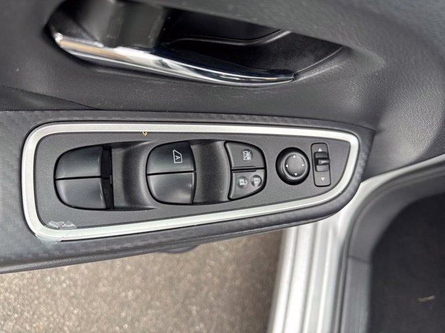Used 2023 Nissan Versa SR w/ Trunk Package FWD image 9