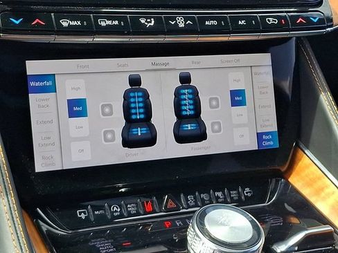 Used 2023 Jeep Grand Wagoneer Series III AWD/4WD image 16