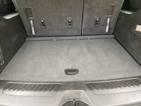 Used 2023 Chevrolet Suburban LT image 8