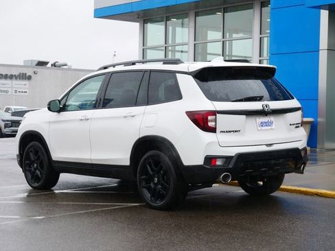 Used 2024 Honda Passport Black Edition image 3