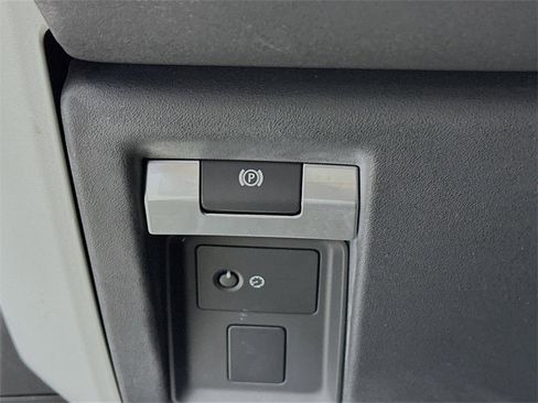 Used 2020 Land Rover Defender 110 SE image 10