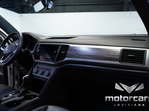 Used 2021 Volkswagen Atlas Cross Sport SE w/ 20" Black Wheels Package image 28