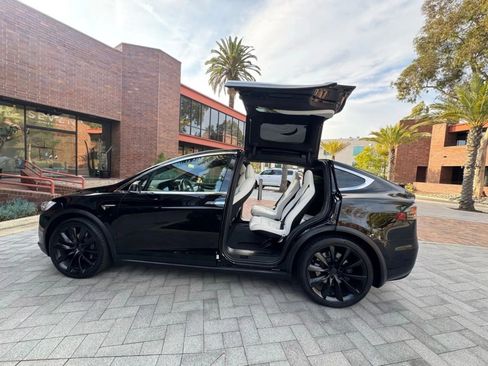 Used 2021 Tesla Model X Long Range image 10