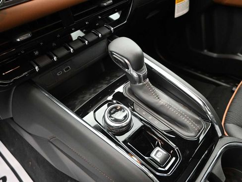 New 2025 GMC Canyon AT4 w/ Nightfall Edition image 17