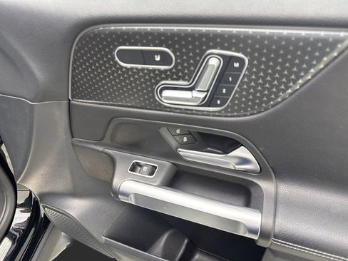 Used 2025 Mercedes-Benz GLB 250 4MATIC image 47