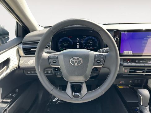 Used 2026 Toyota Camry XLE AWD/4WD image 18