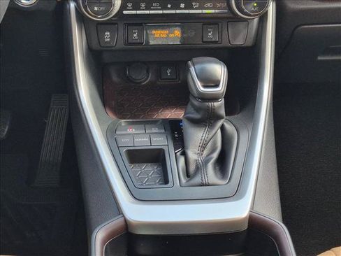 Used 2020 Toyota RAV4 Limited FWD image 11