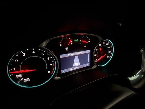 Used 2023 Chevrolet Traverse LT image 9