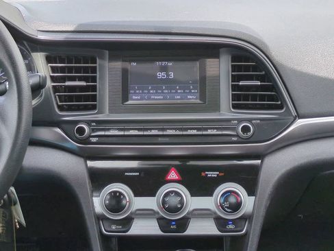 Used 2019 Hyundai Elantra SE w/ Cargo Package FWD image 17