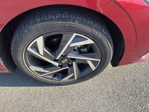 Used 2024 Hyundai Elantra SEL w/ Convenience Package FWD image 3